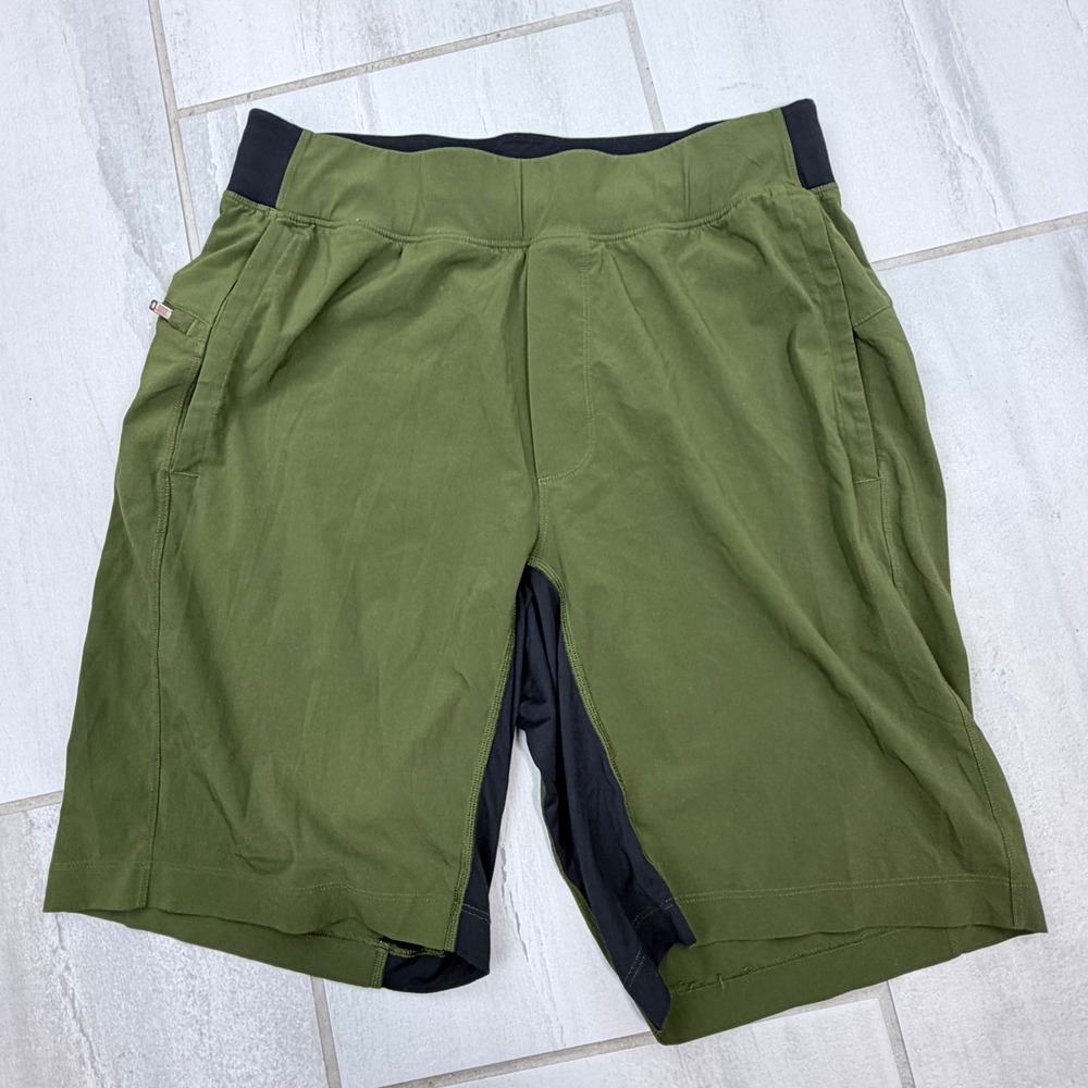 Lululemon Mens Olive Green Black Running Shorts 7 Inch Medium